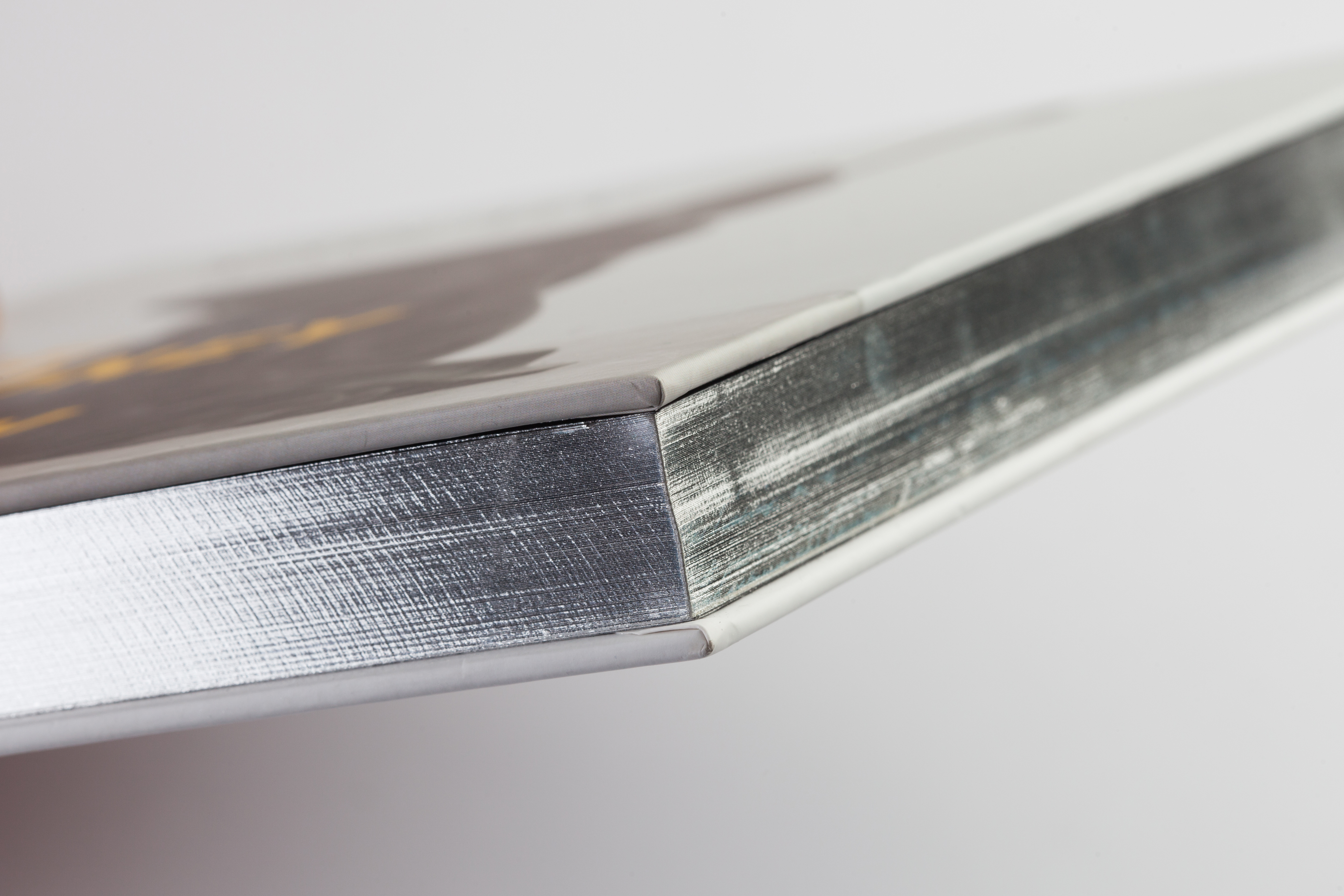 Edge painted, patterned, gilded Which outer edge style do you want